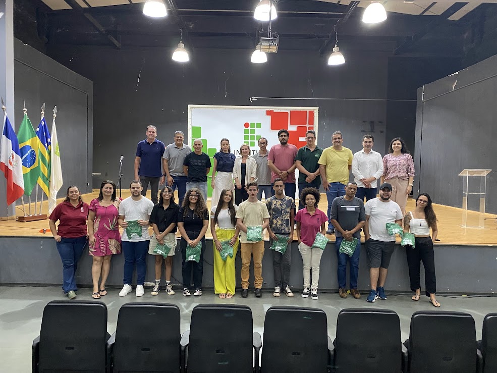 Alguns dos alunos ingressantes nos cursos do período noturno